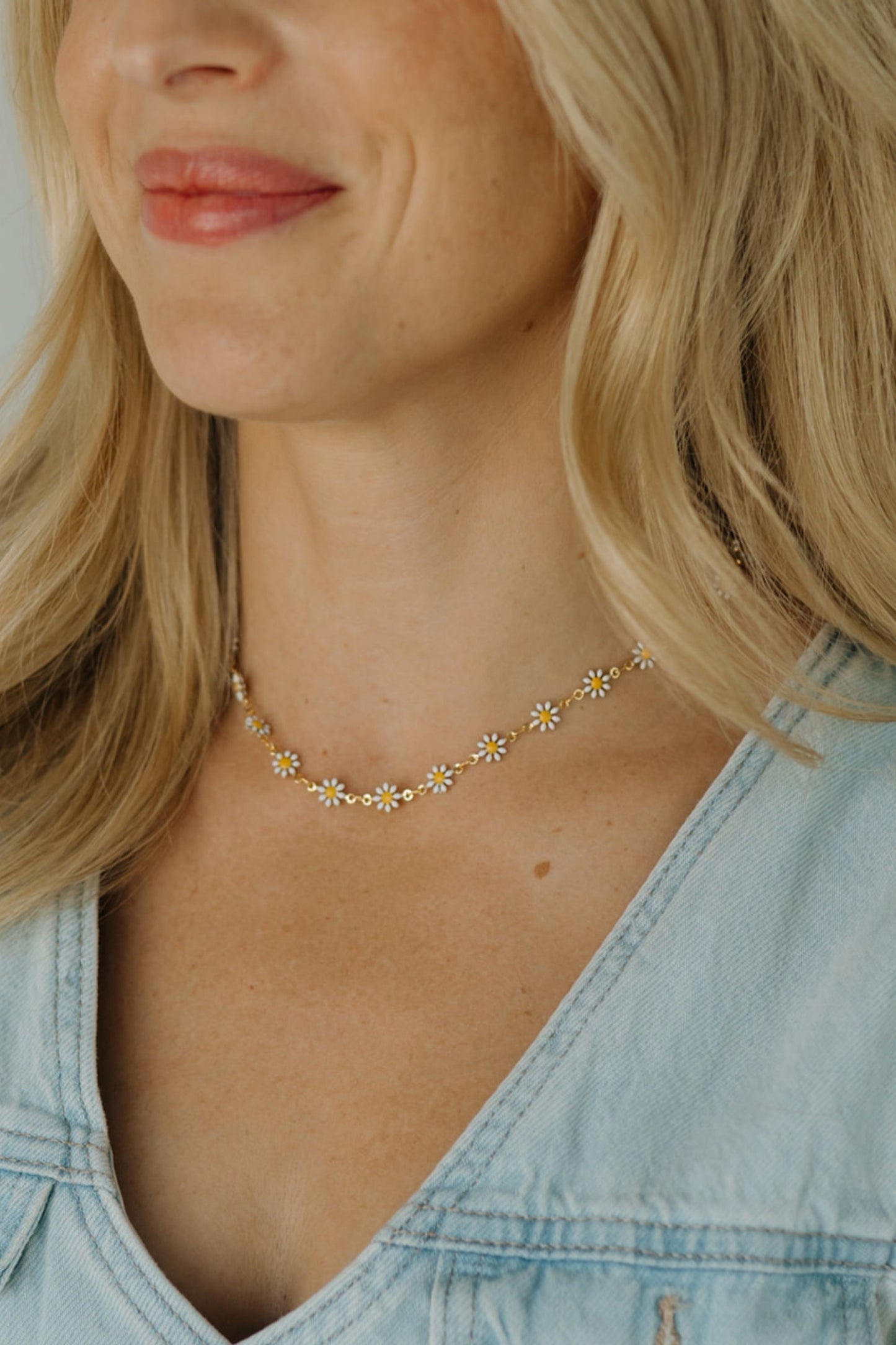 White Daisy Chain Necklace